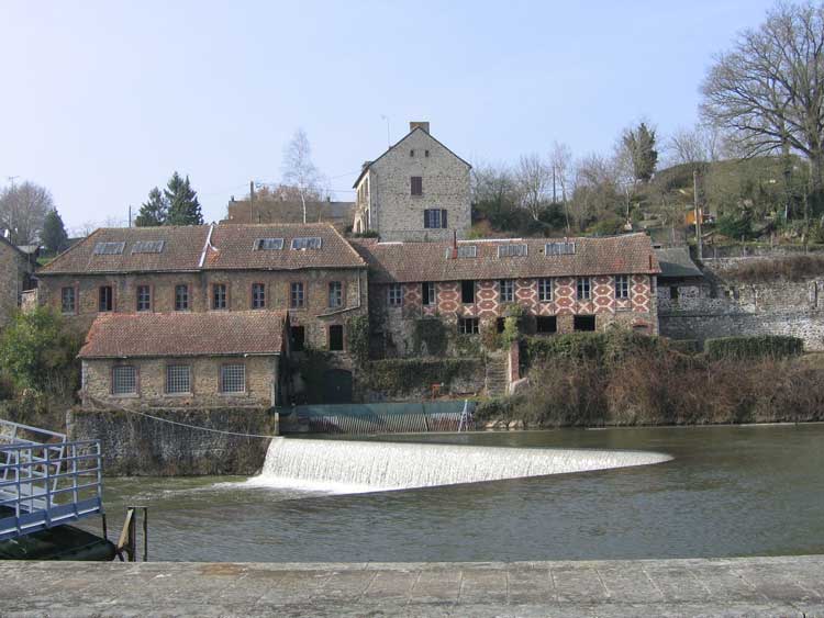 Mayenne cycle route mill