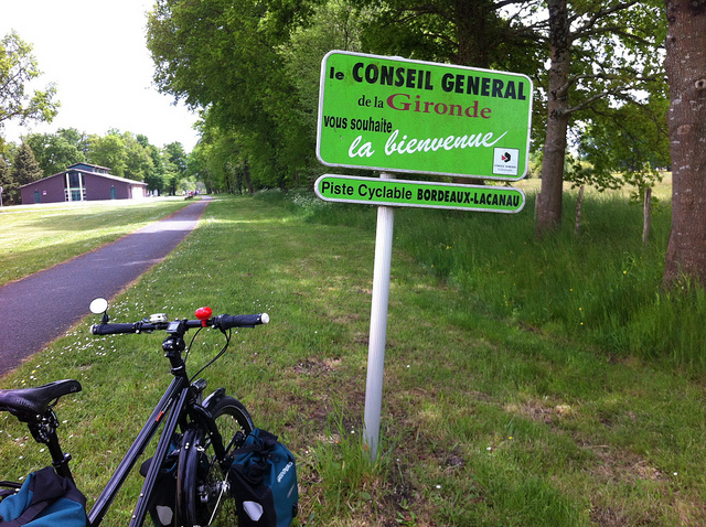 Bordeaux to Lacanau bike path. Photo: vocivelo